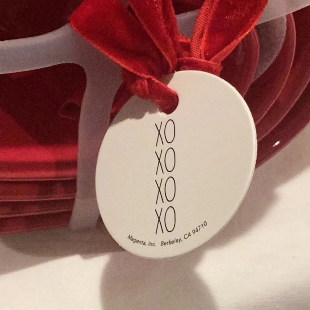 Rae Dunn XO heart shaped measuring cups
